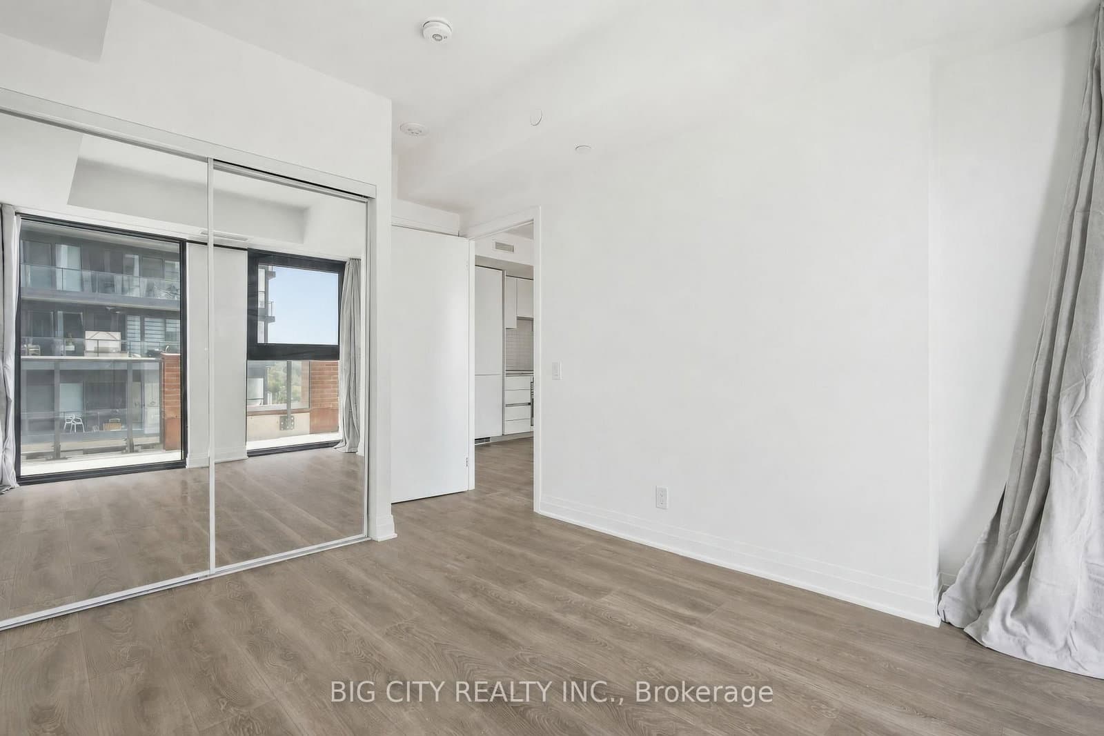 25 Frederick Todd Way, Unit 904 thumbnail 10