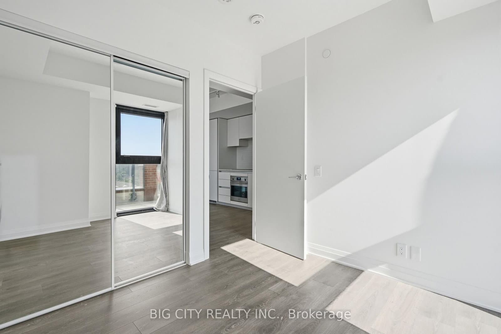25 Frederick Todd Way, Unit 904 thumbnail 8