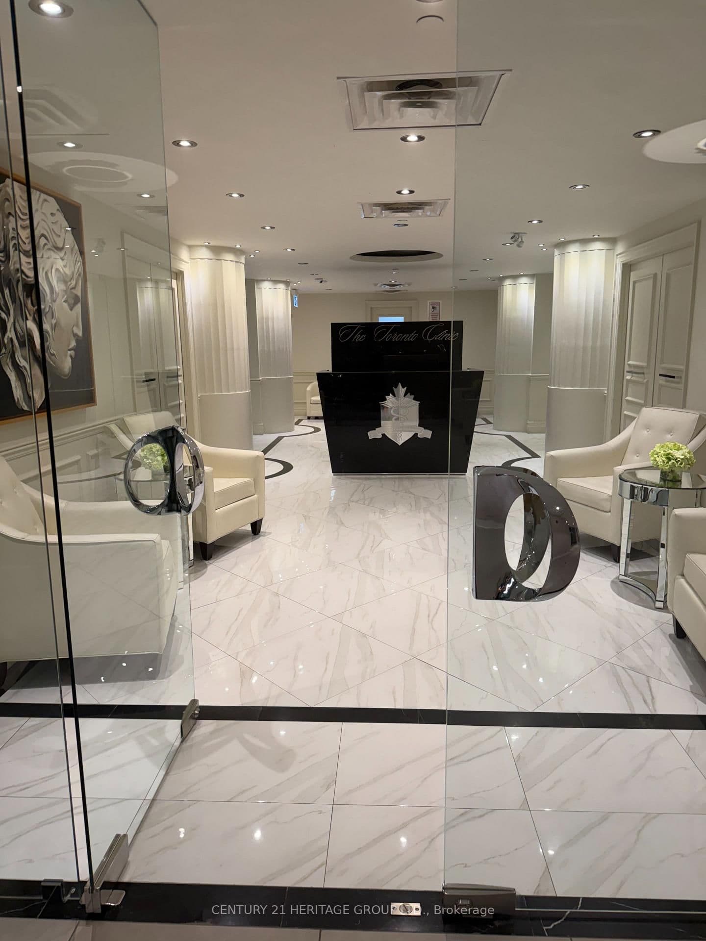 55 AVENUE Road, Unit 2000 thumbnail 2