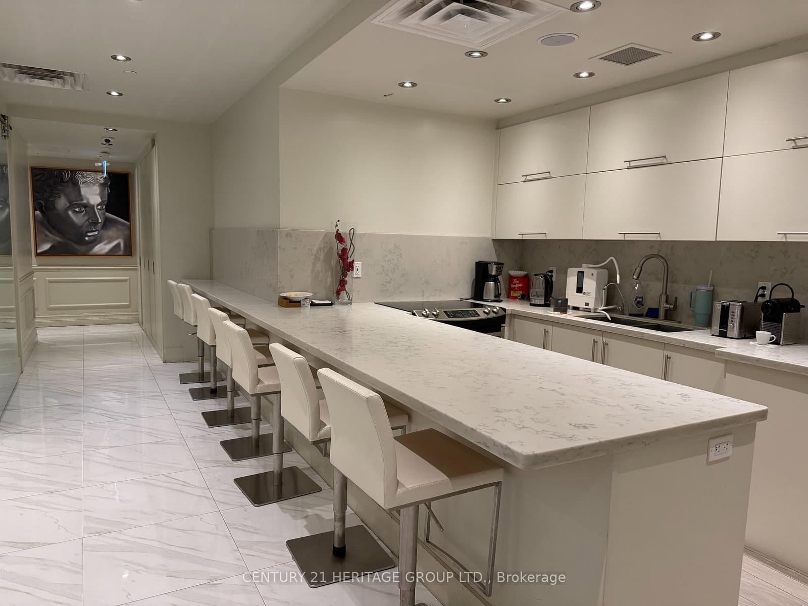 55 AVENUE Road, Unit 2000 thumbnail 8