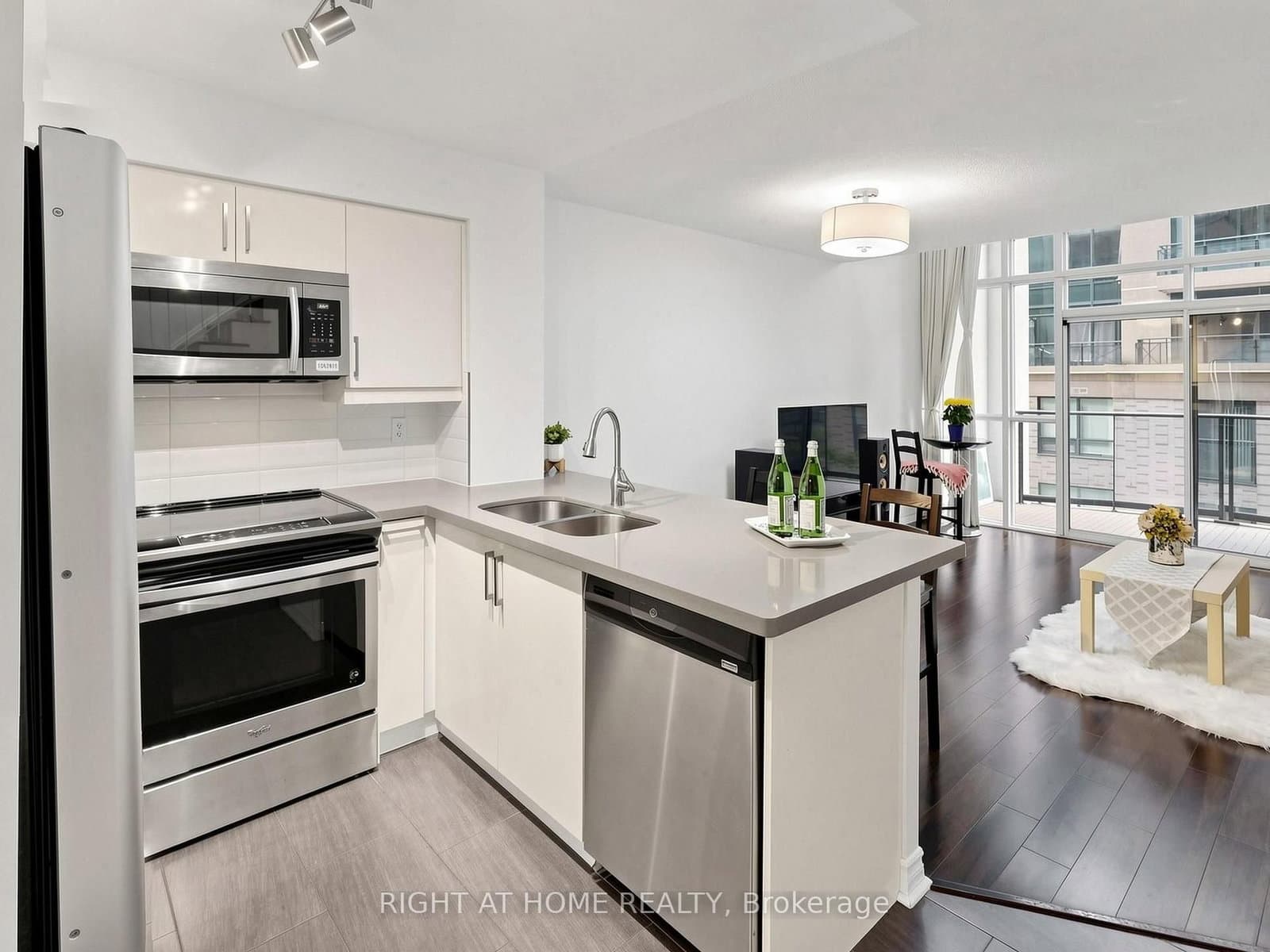 30 Hayden Street, Unit 404 thumbnail 13