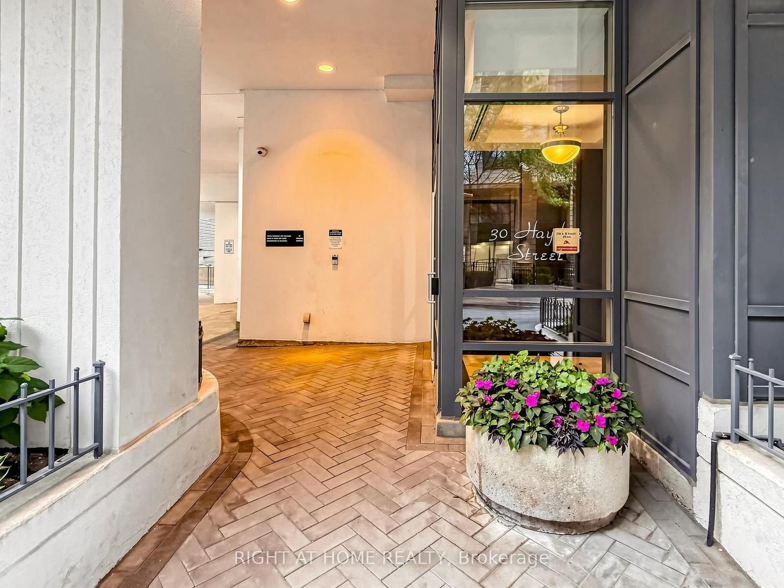 30 Hayden Street, Unit 404 thumbnail 2