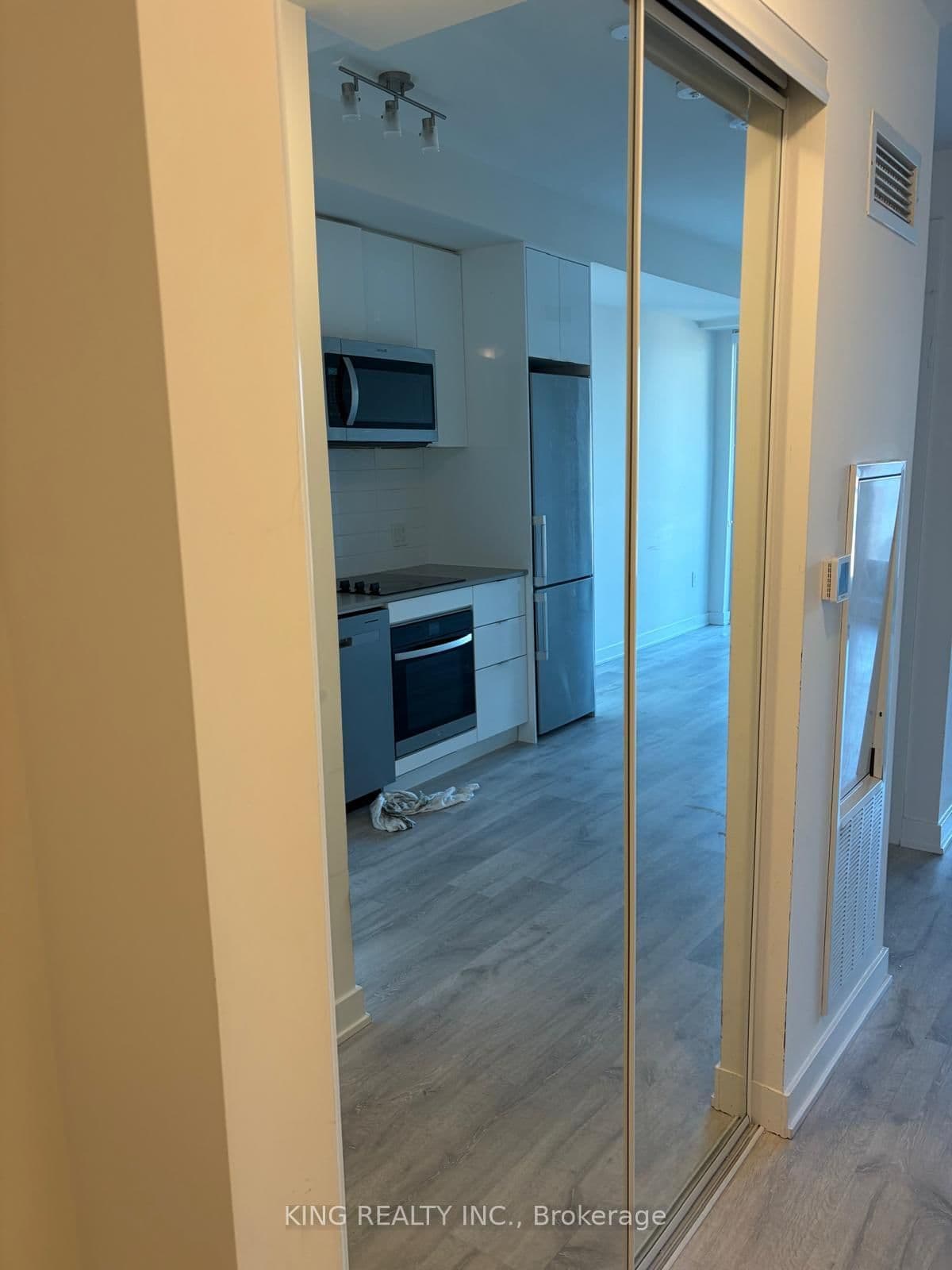 70 Princess Street, Unit 806 E thumbnail 3