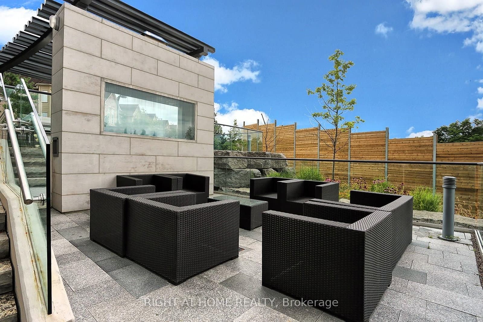 35 Brian Peck Crescent, Unit 303 thumbnail 12
