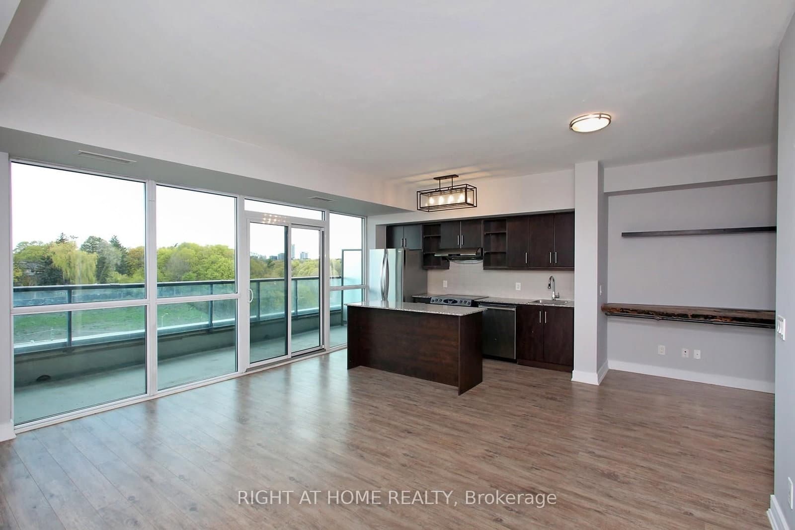 35 Brian Peck Crescent, Unit 303 thumbnail 14