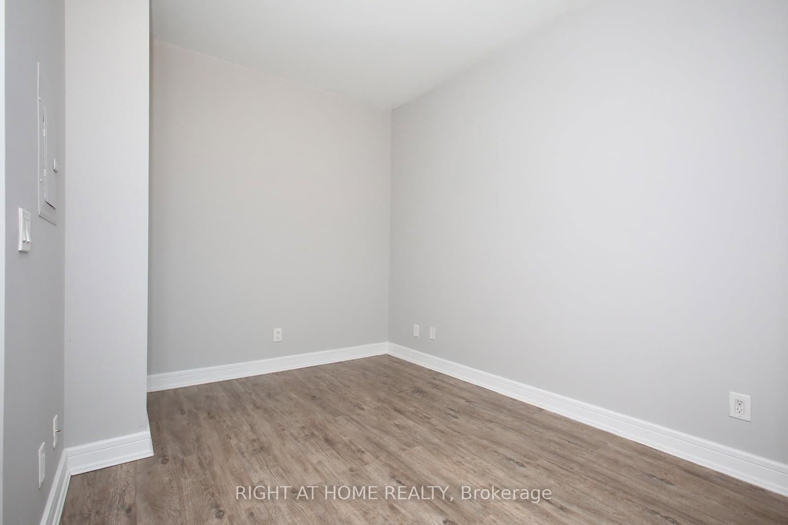 35 Brian Peck Crescent, Unit 303 thumbnail 18