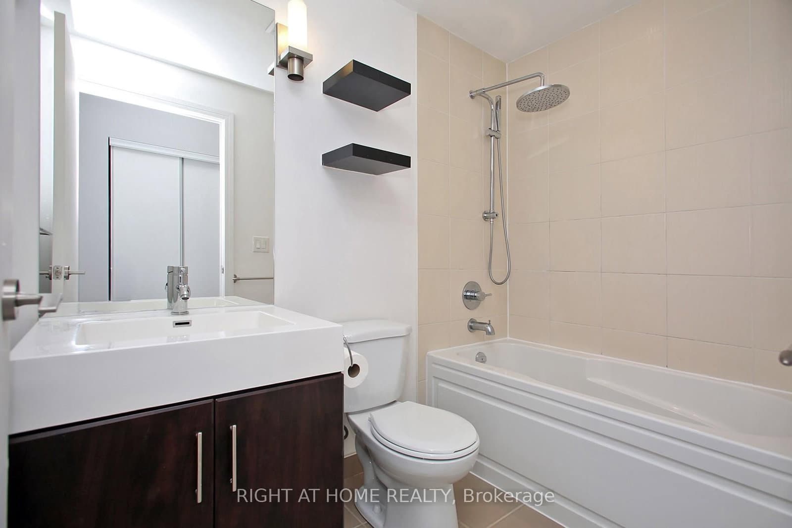 35 Brian Peck Crescent, Unit 303 thumbnail 19