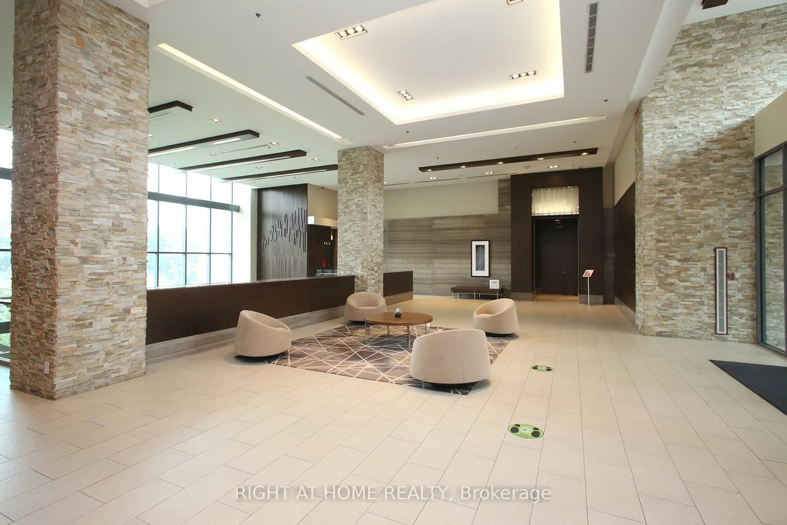 35 Brian Peck Crescent, Unit 303 thumbnail 2
