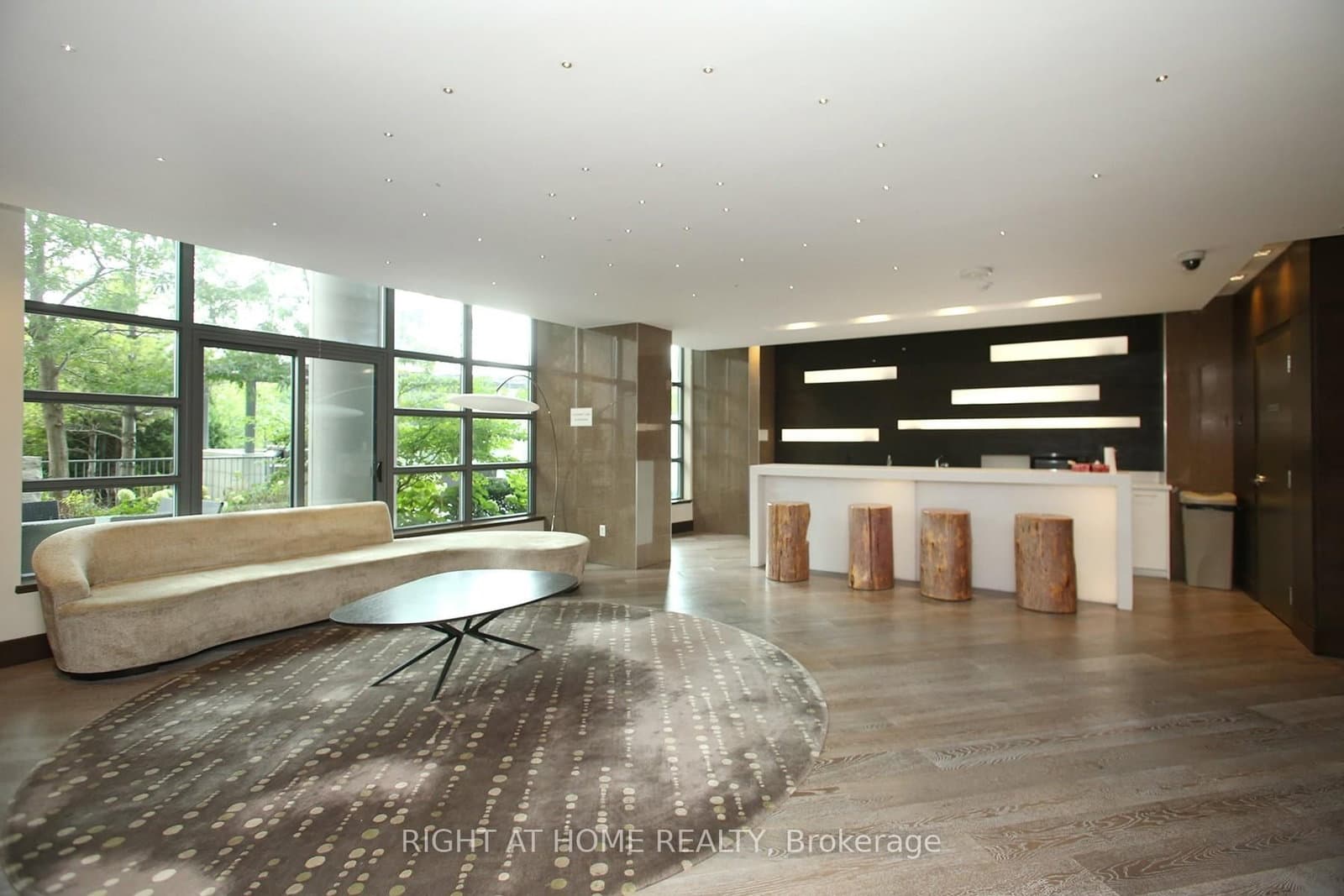 35 Brian Peck Crescent, Unit 303 thumbnail 8