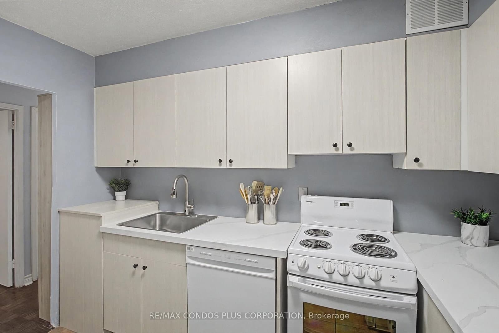 5949 Yonge Street, Unit 208 thumbnail 21