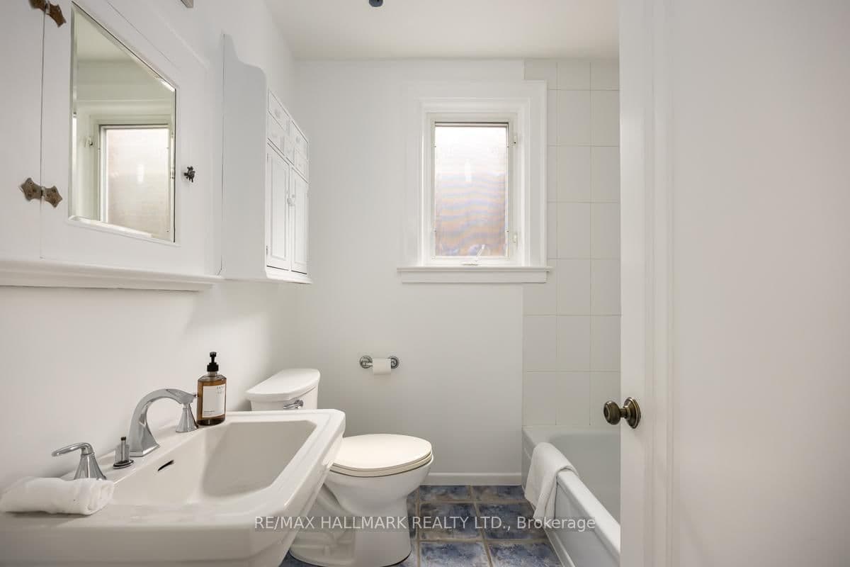 167 Welland Avenue thumbnail 21
