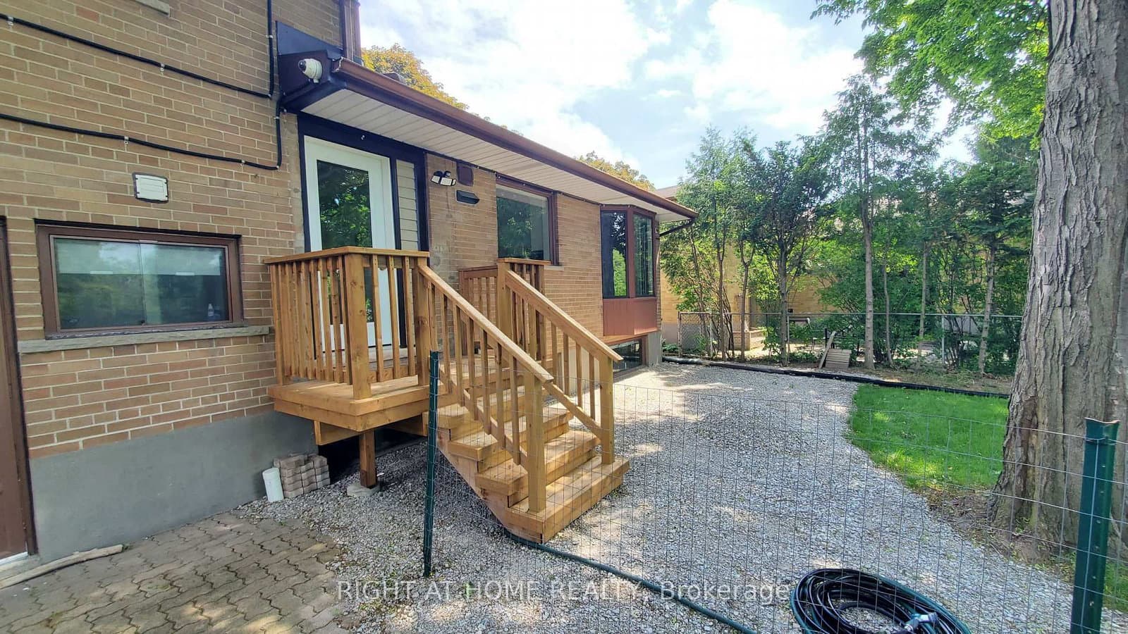 169 Yorkview Drive, Unit 1 thumbnail 29