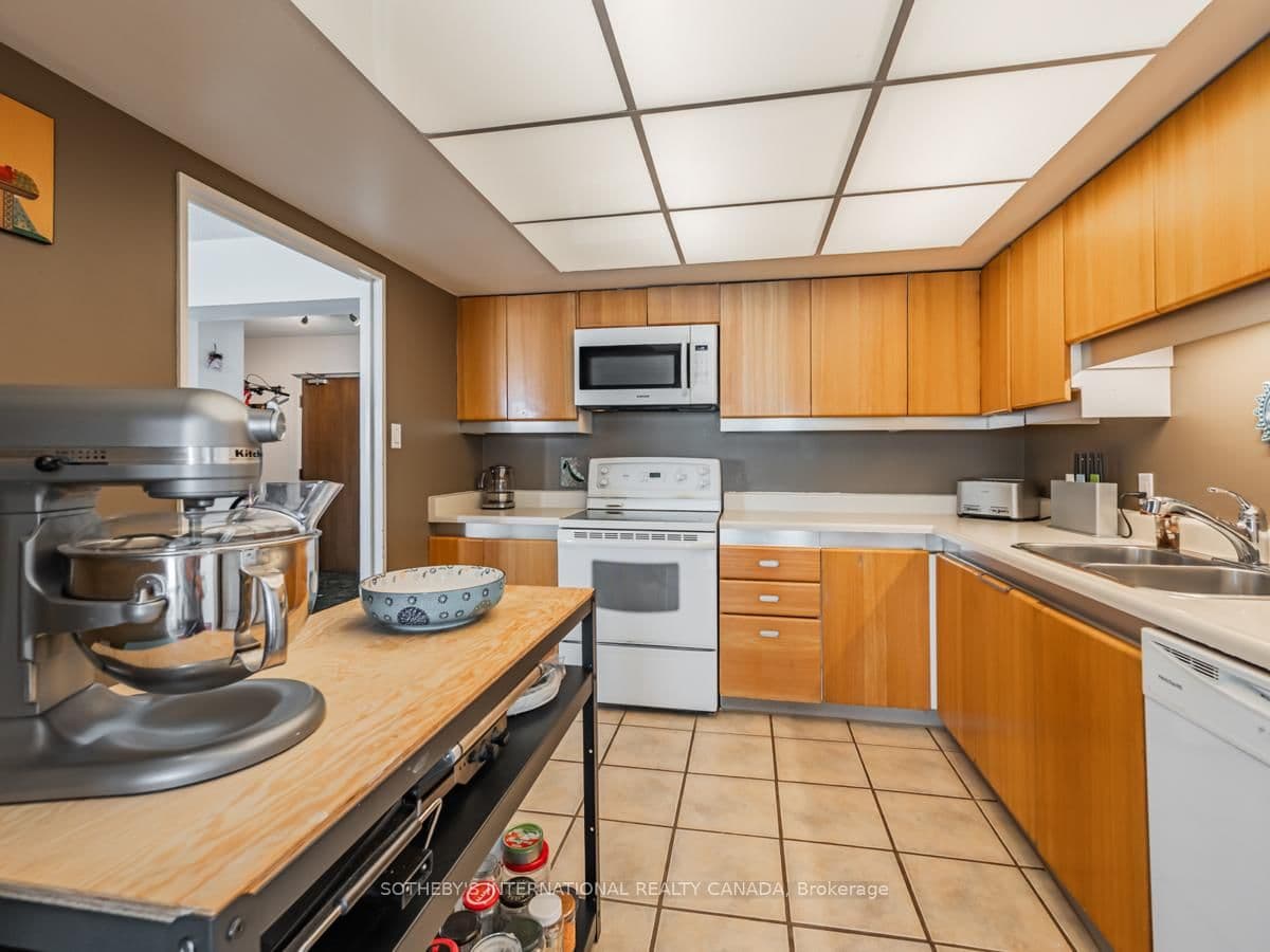 65 Harbour Square, Unit 2204 thumbnail 14