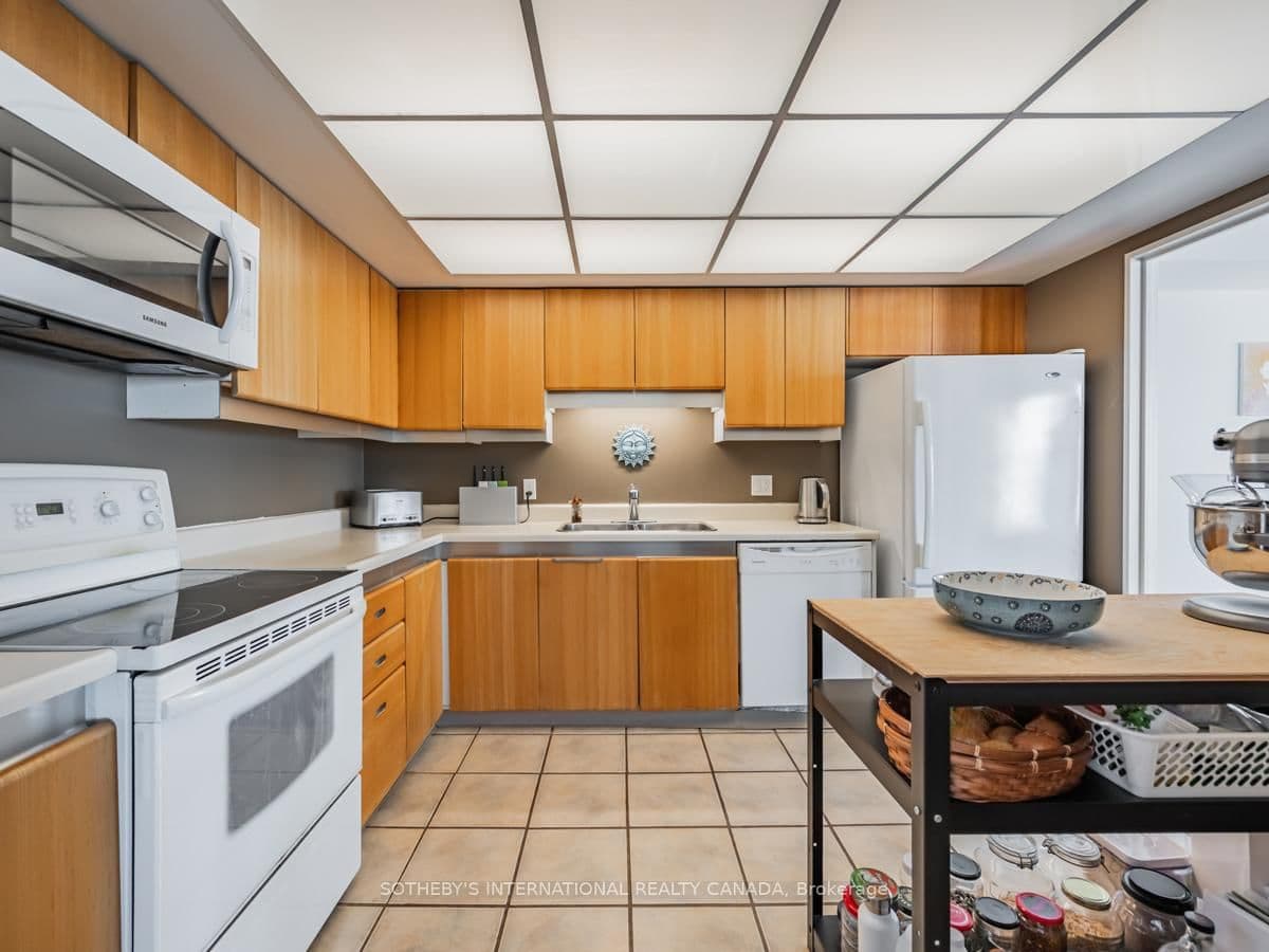 65 Harbour Square, Unit 2204 thumbnail 15