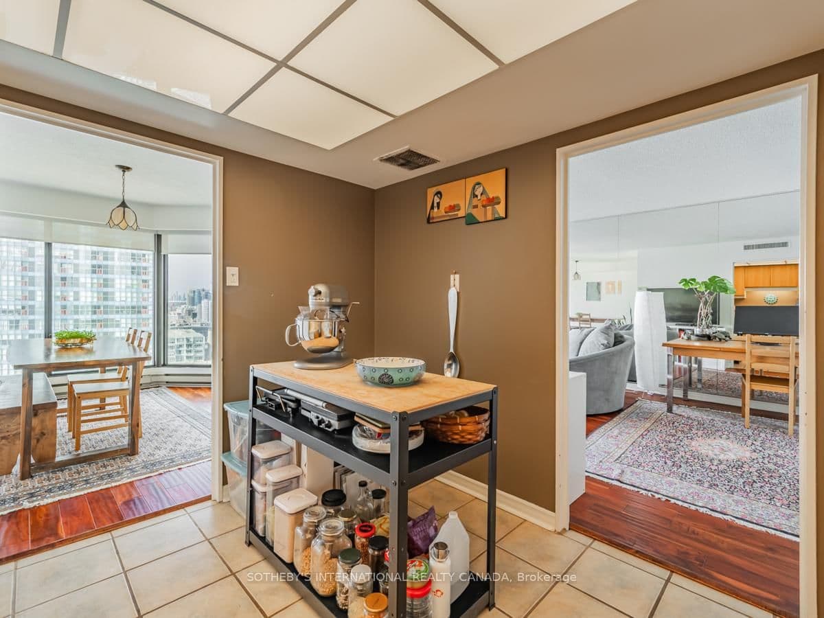 65 Harbour Square, Unit 2204 thumbnail 16
