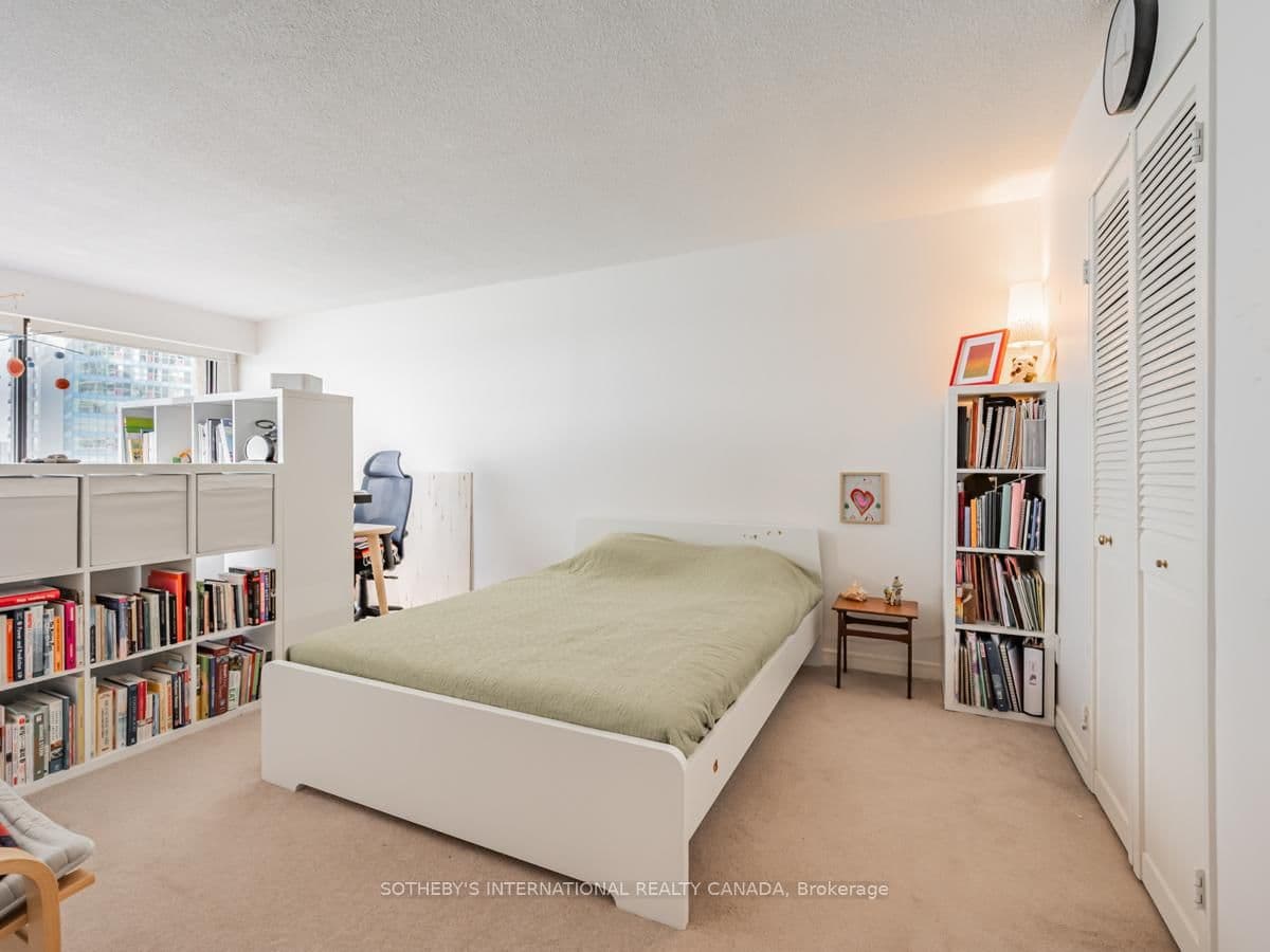 65 Harbour Square, Unit 2204 thumbnail 22