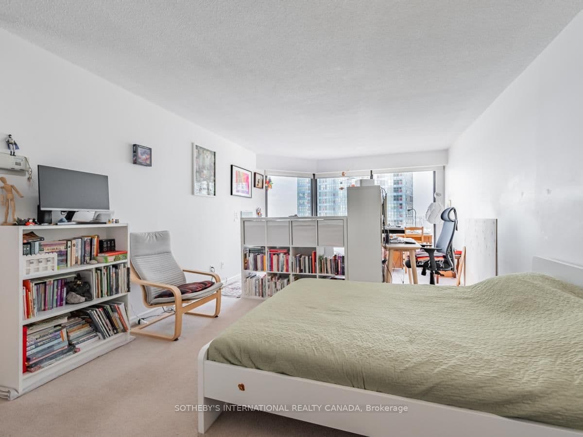 65 Harbour Square, Unit 2204 thumbnail 23