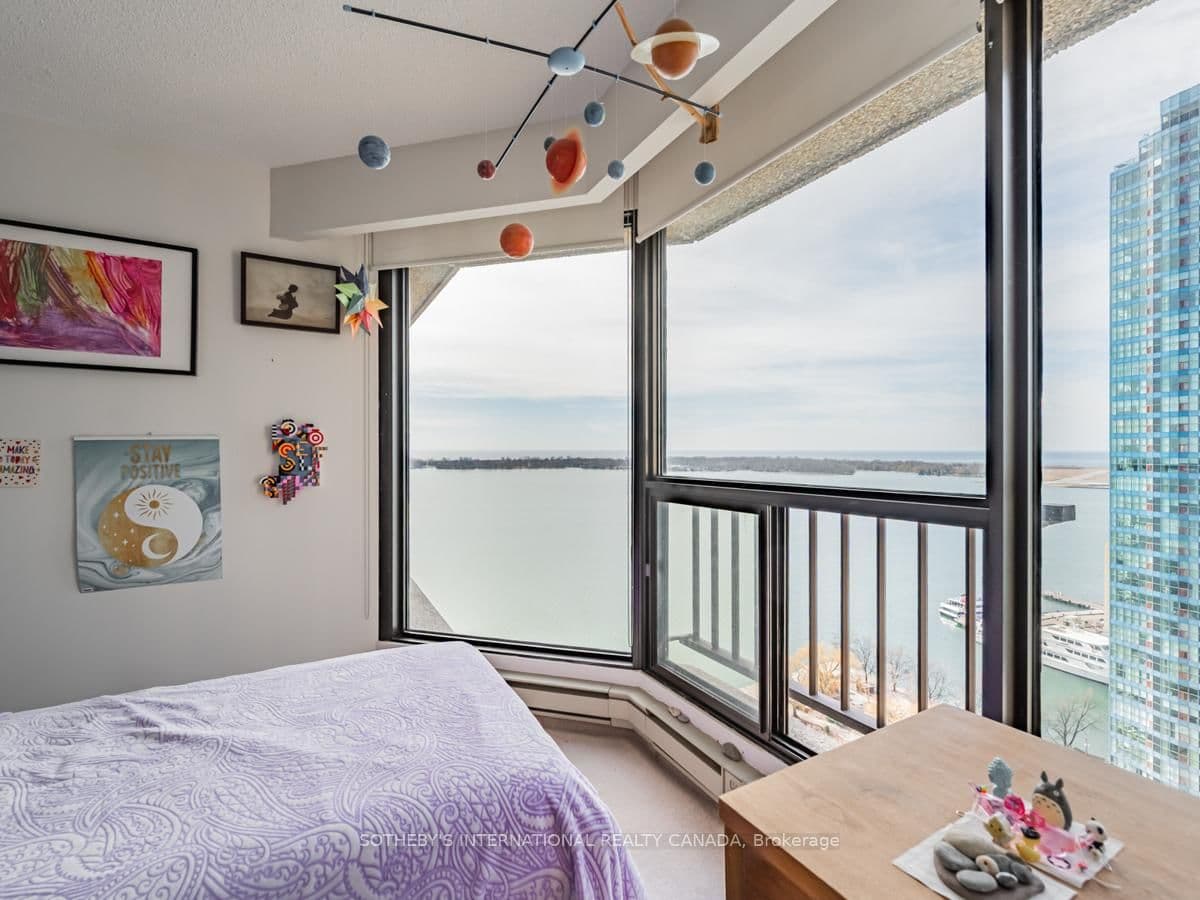 65 Harbour Square, Unit 2204 thumbnail 25