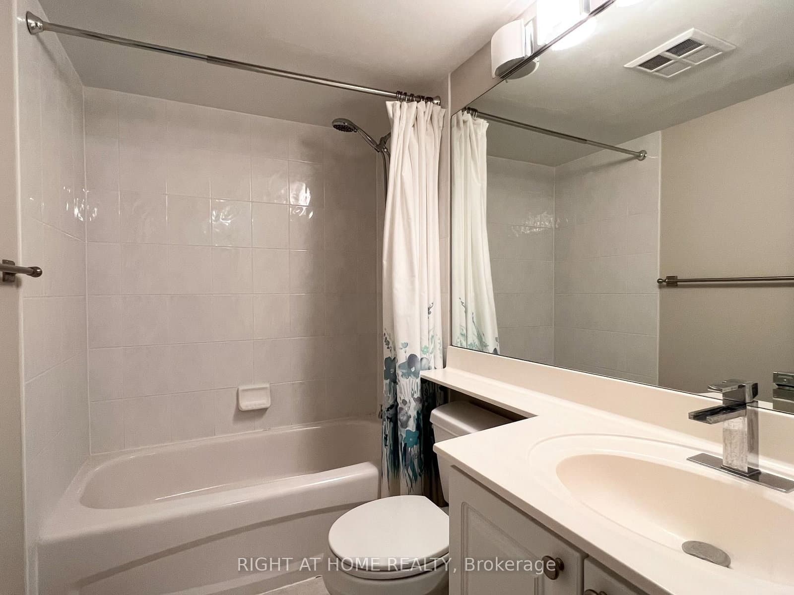 28 Harrison Garden Boulevard, Unit 702 thumbnail 16