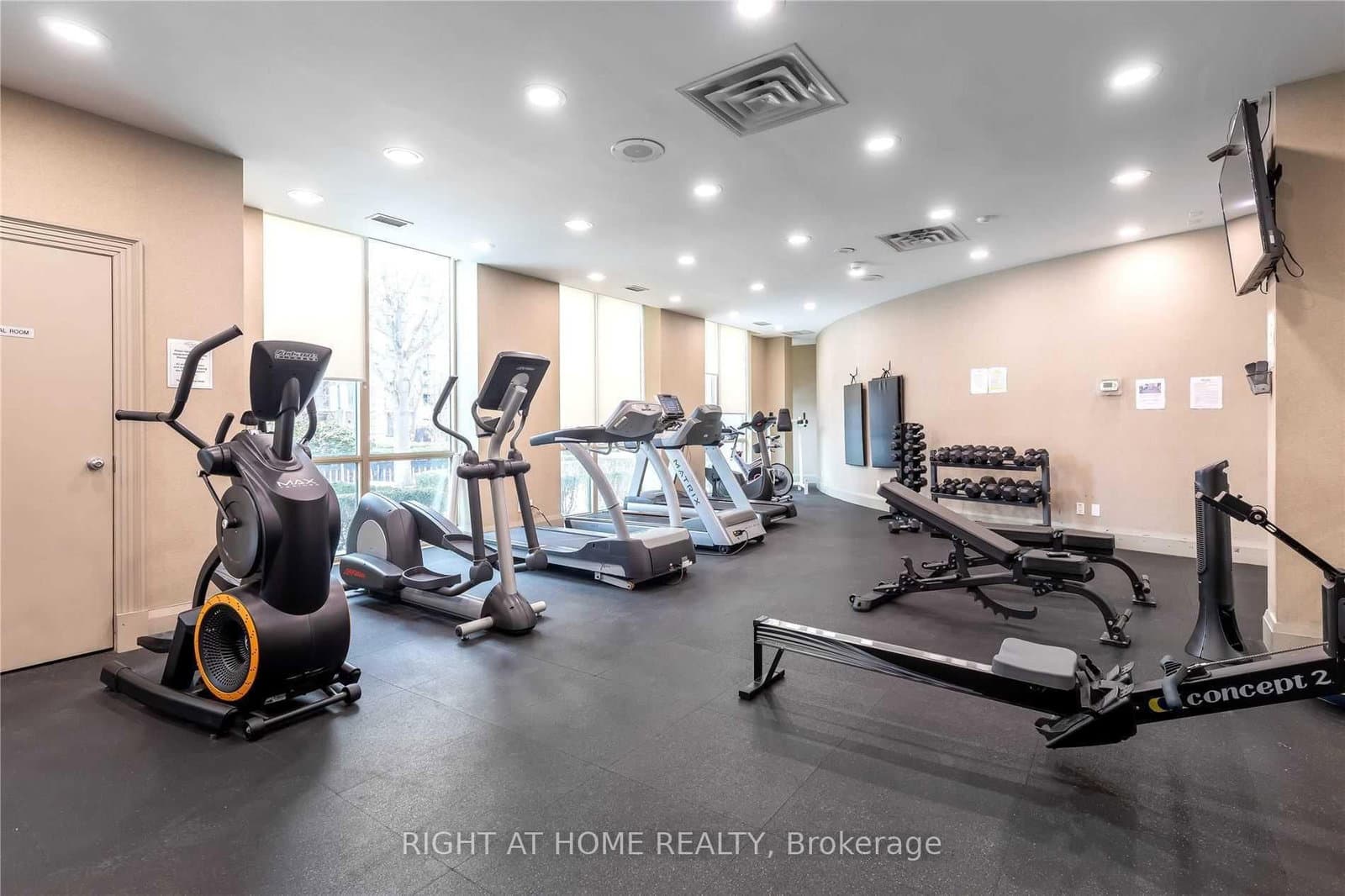 28 Harrison Garden Boulevard, Unit 702 thumbnail 18