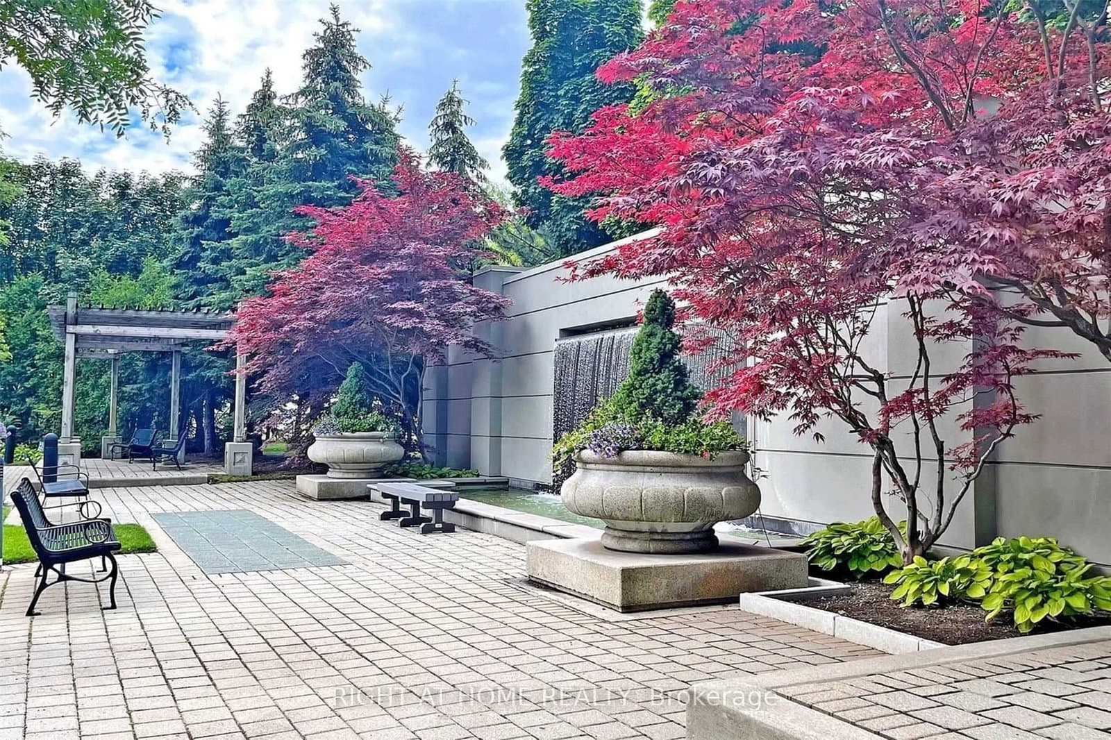 28 Harrison Garden Boulevard, Unit 702 thumbnail 3