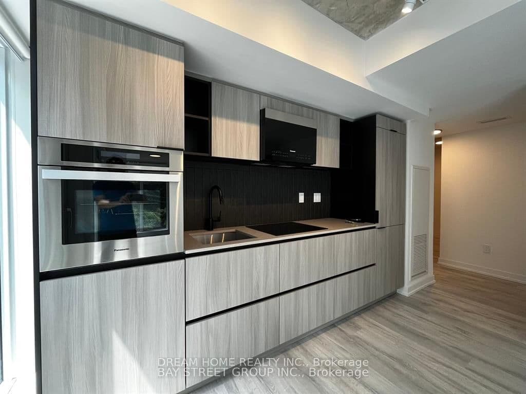 2 Augusta Avenue, Unit 305 thumbnail 4