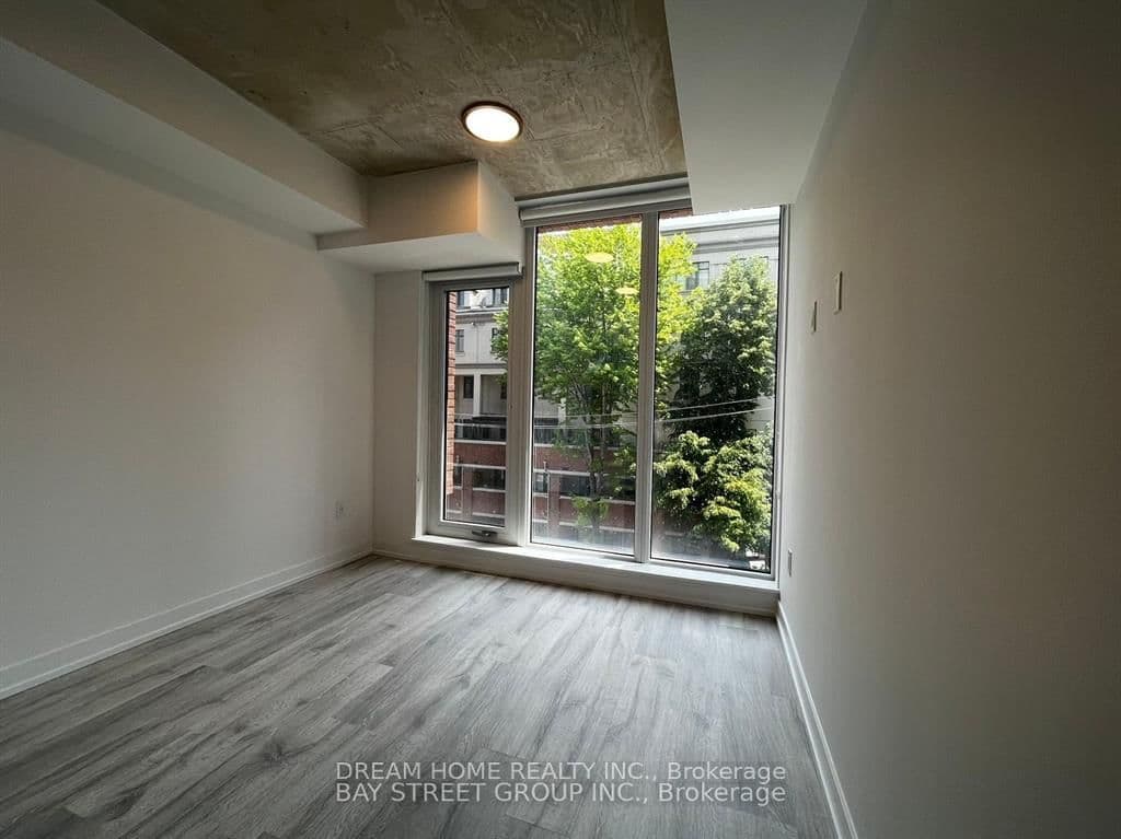 2 Augusta Avenue, Unit 305 thumbnail 7