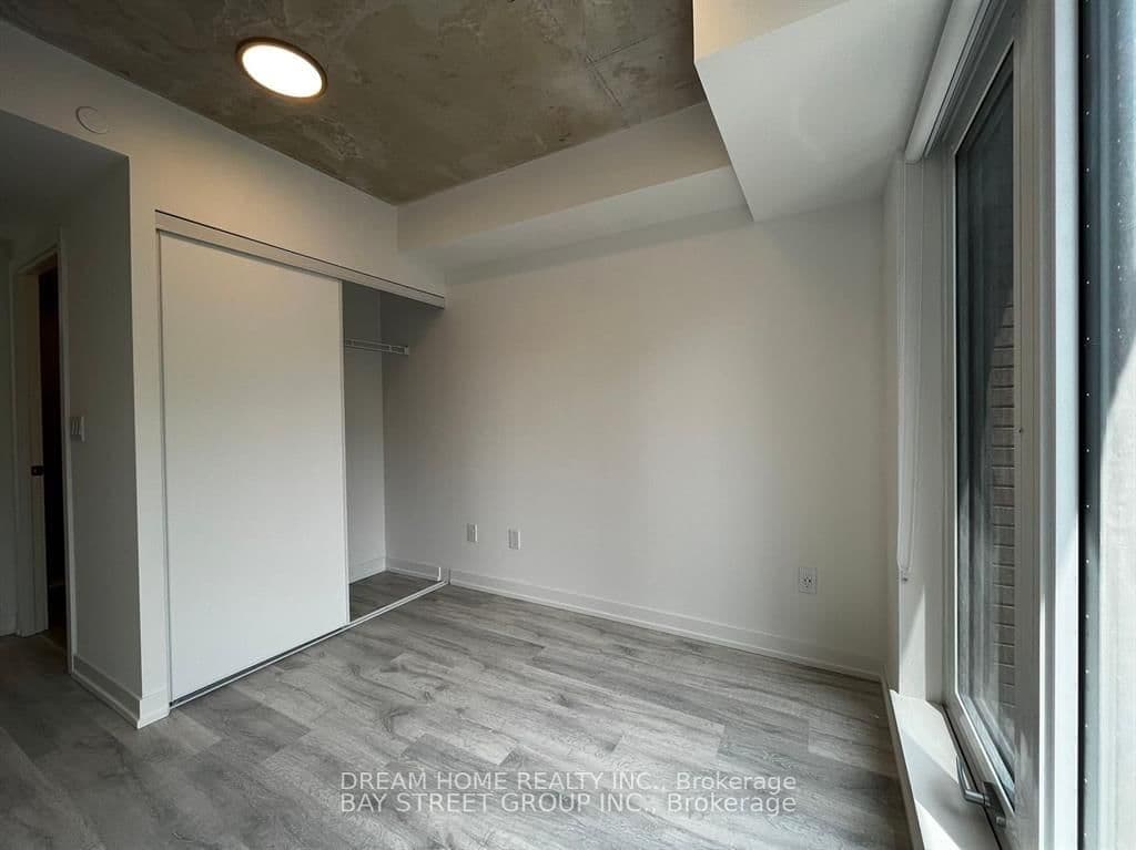 2 Augusta Avenue, Unit 305 thumbnail 9