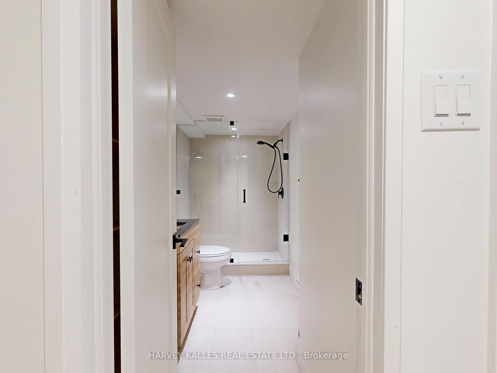 1214 Avenue Road, Unit 3 thumbnail 17