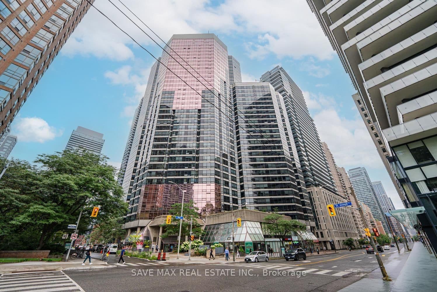 #1618 - 1001 Bay Street