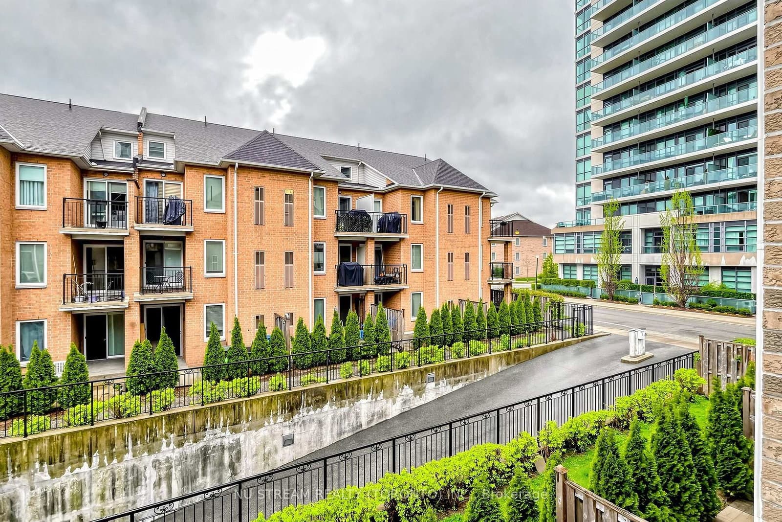 10 Brian Peck Crescent, Unit 201 thumbnail 18