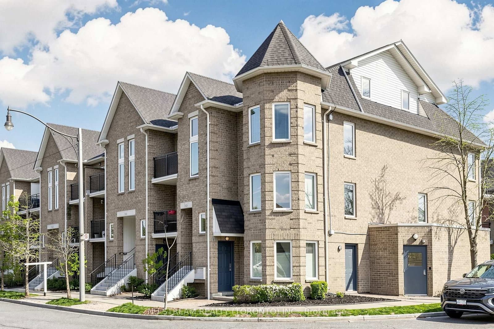 10 Brian Peck Crescent, Unit 201 thumbnail 2