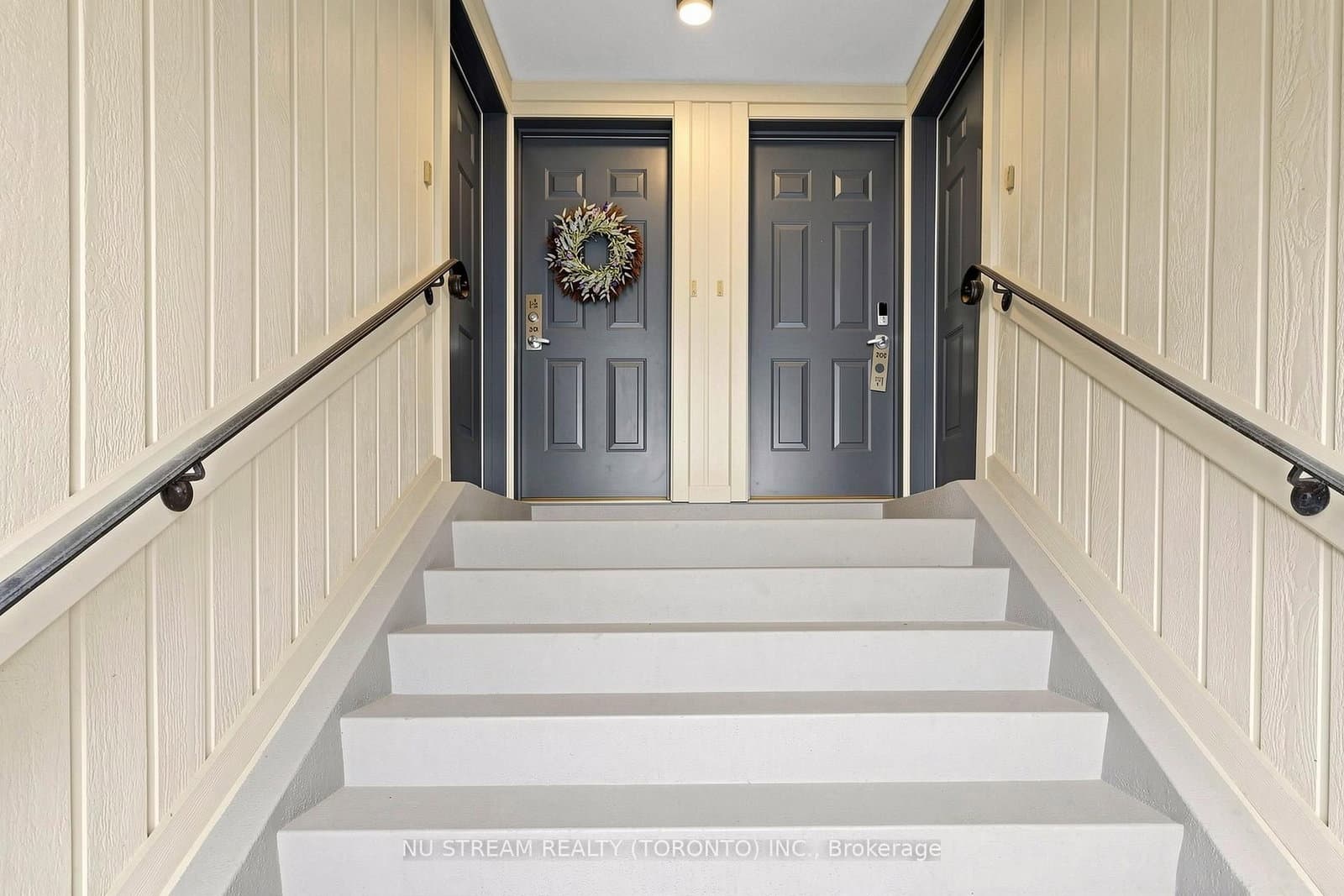 10 Brian Peck Crescent, Unit 201 thumbnail 4