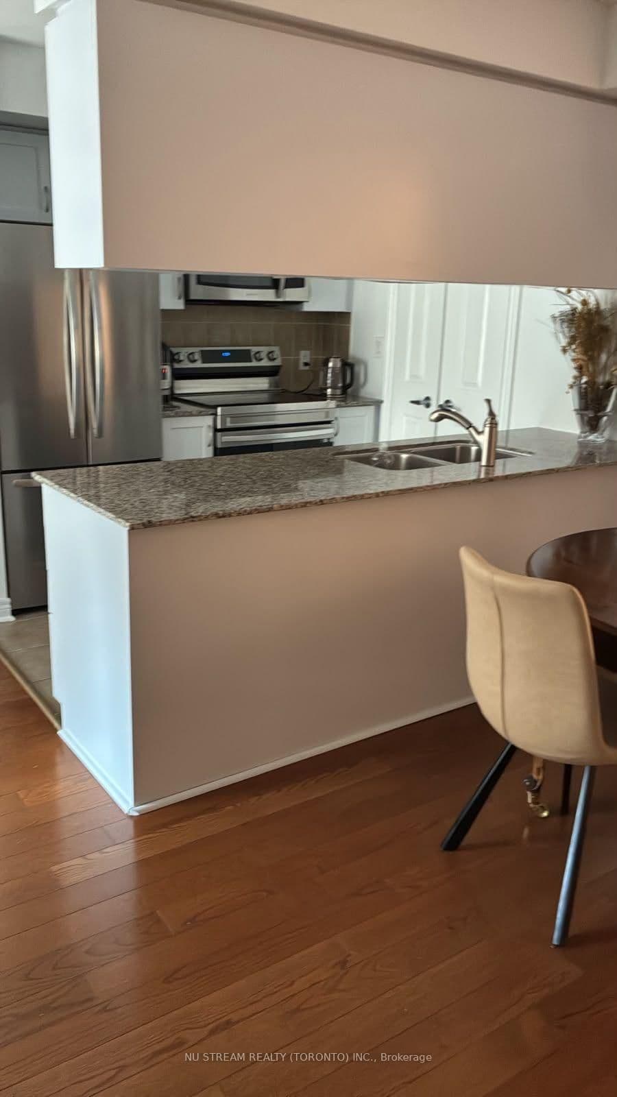 10 Brian Peck Crescent, Unit 201 thumbnail 9