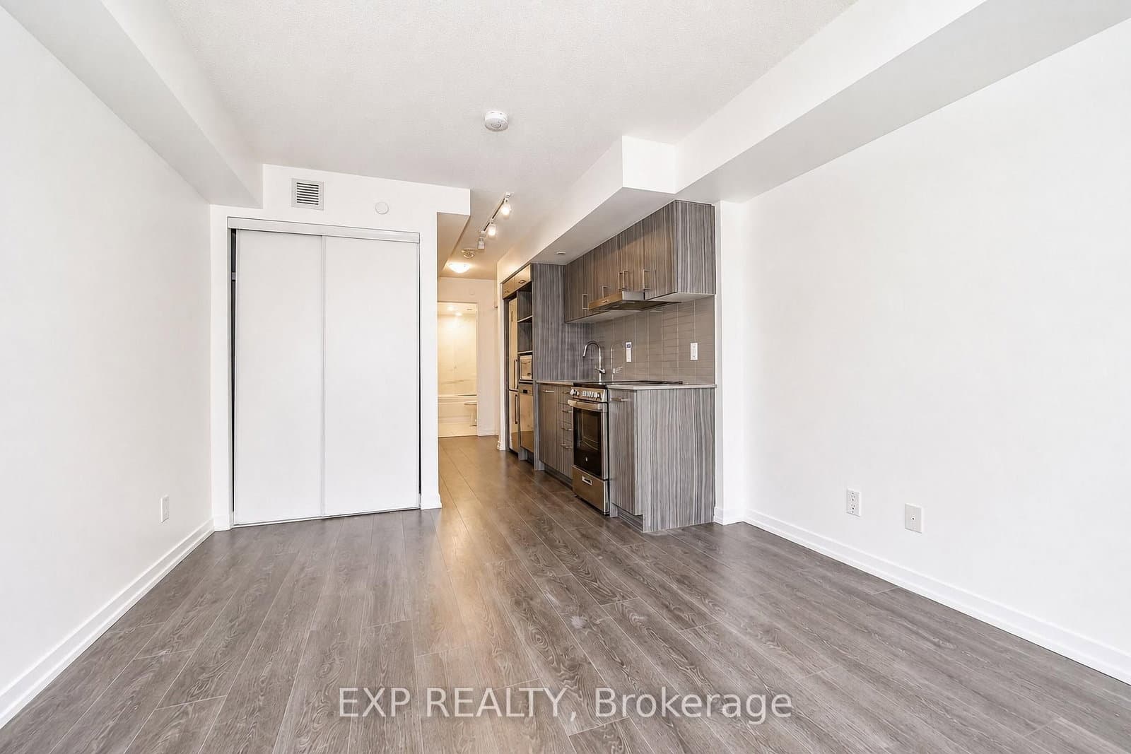 219 Dundas Street E, Unit 610 thumbnail 10