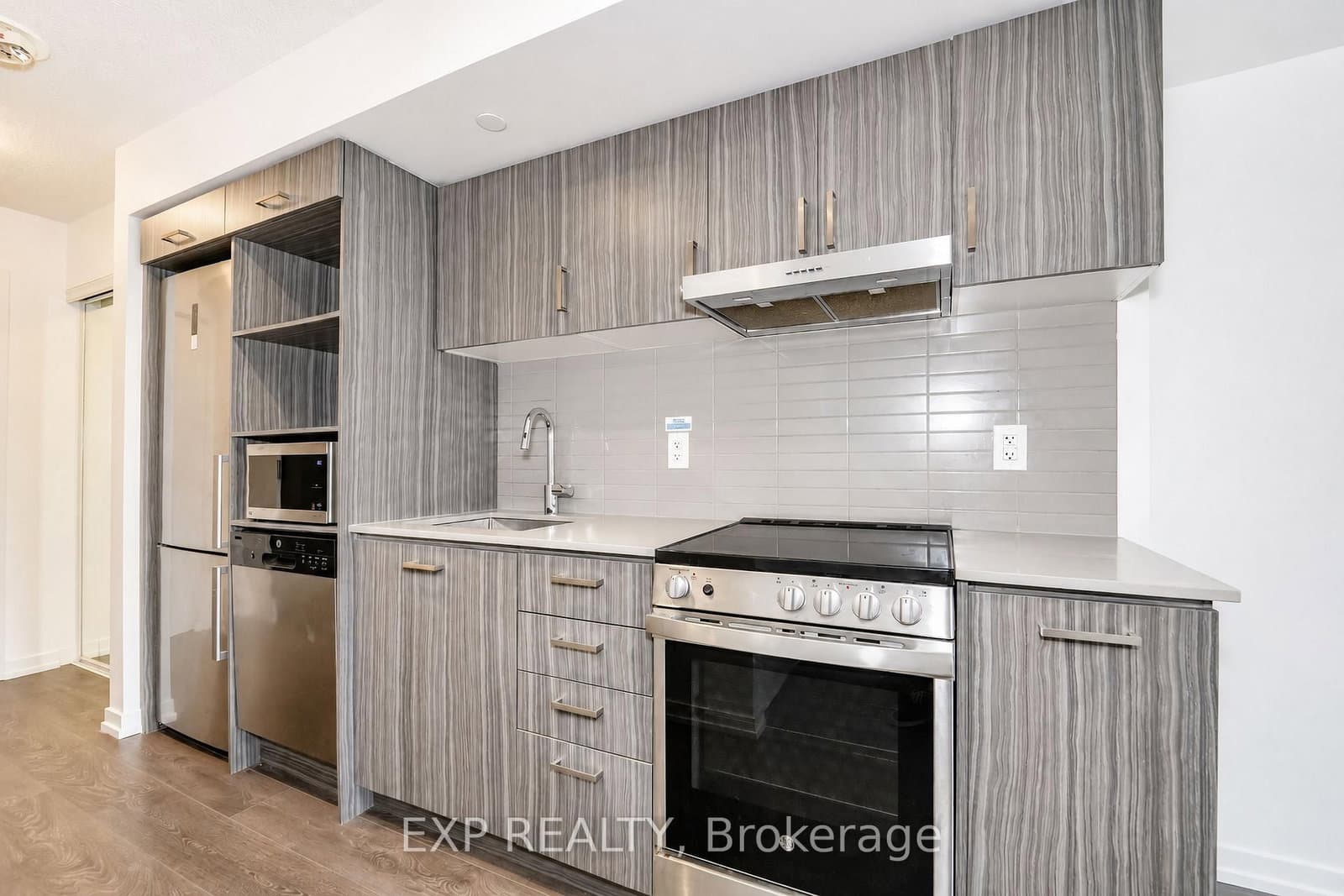 219 Dundas Street E, Unit 610 thumbnail 12