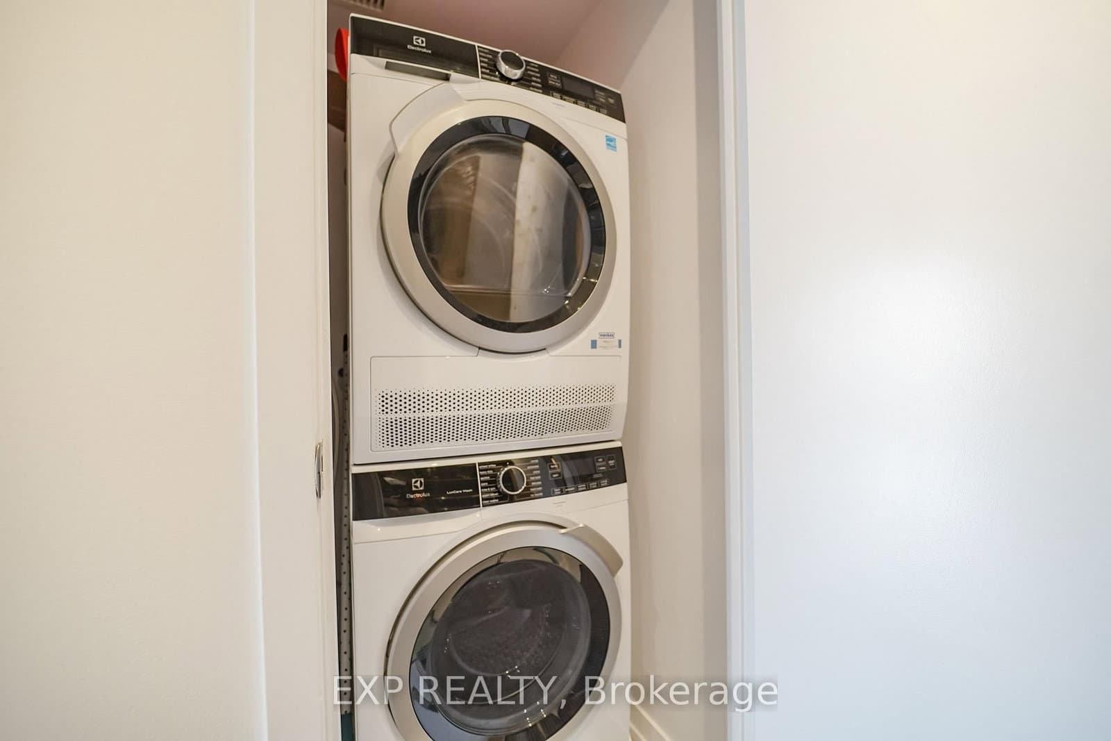 219 Dundas Street E, Unit 610 thumbnail 17