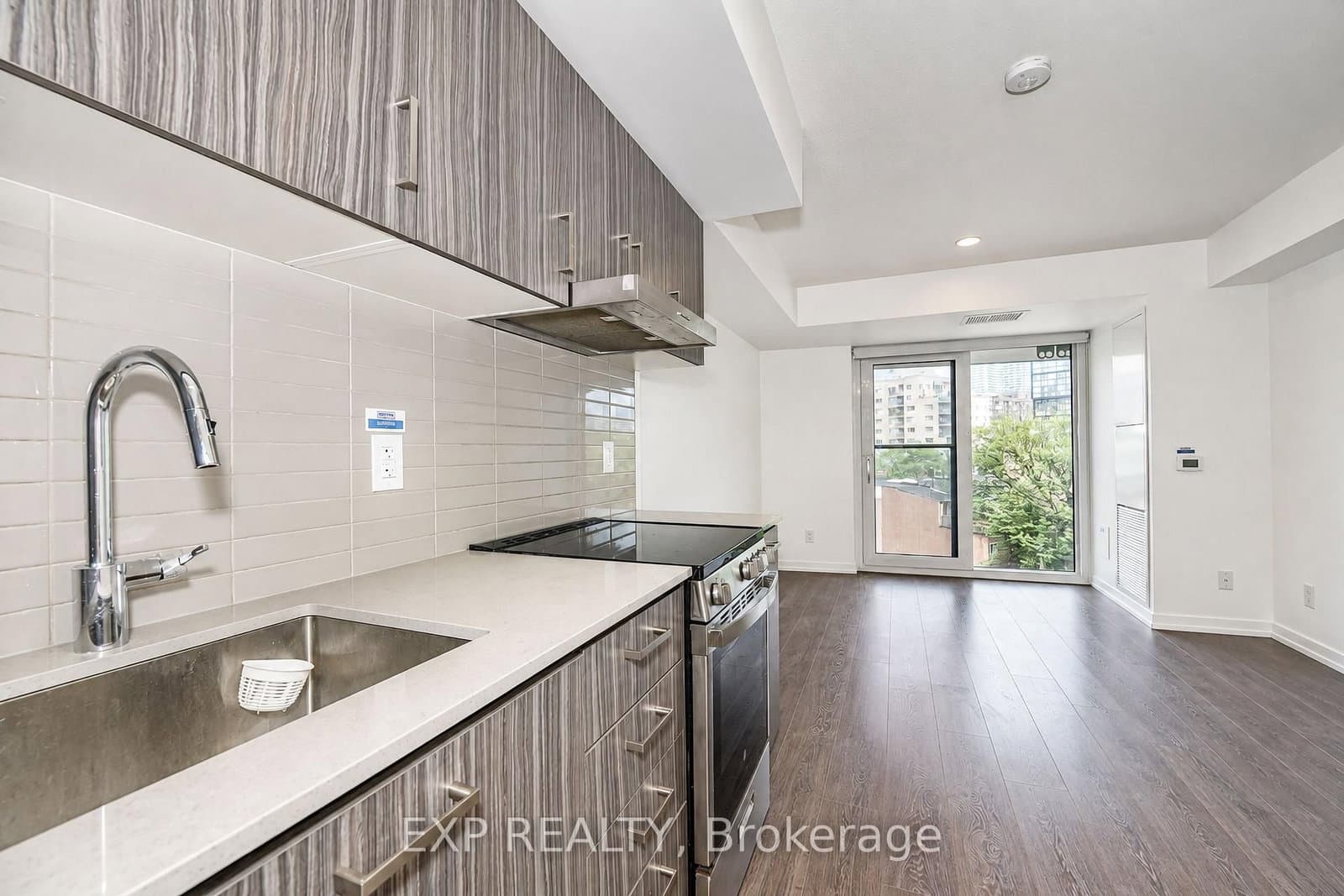219 Dundas Street E, Unit 610 thumbnail 5