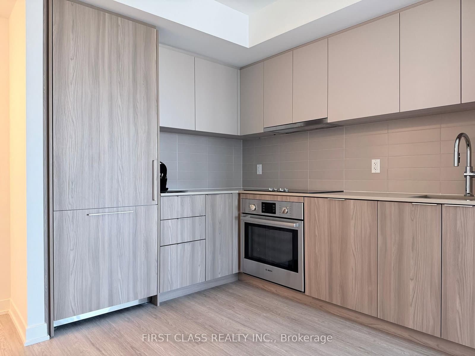 15 David Salomon Drive, Unit 1605 thumbnail 4