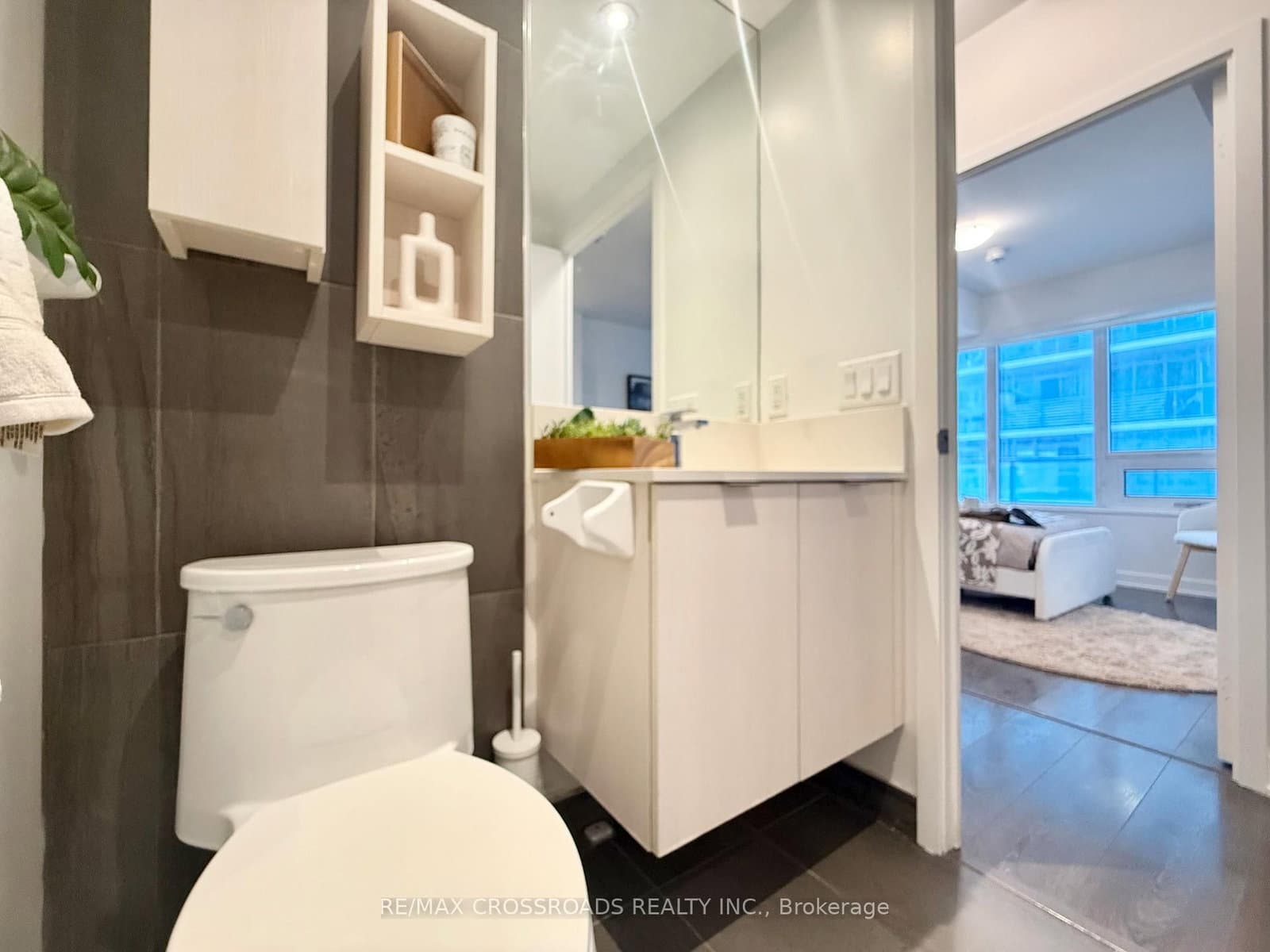 195 Redpath Avenue, Unit 2301 thumbnail 17