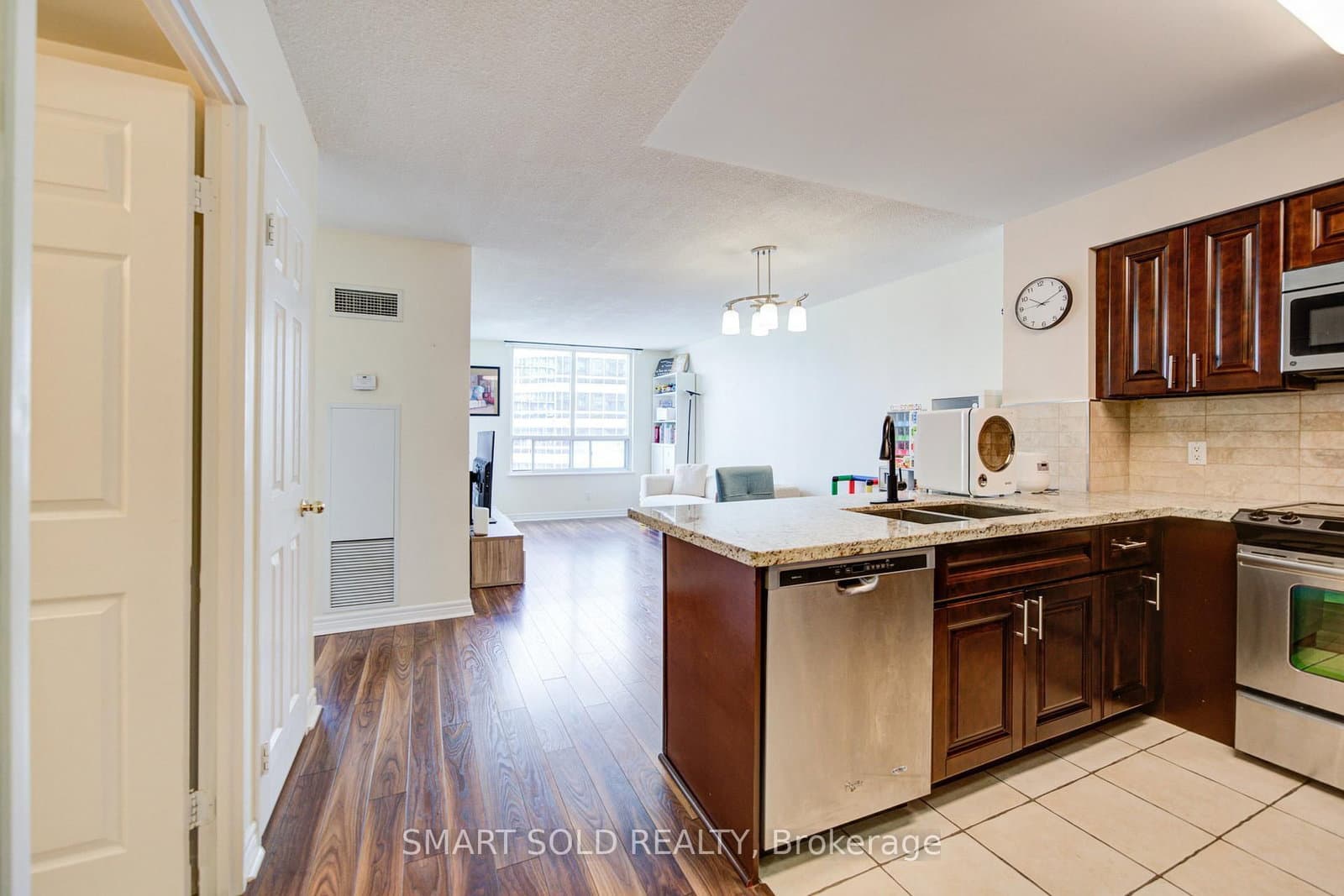 18 Parkview Avenue, Unit 1512 thumbnail 4