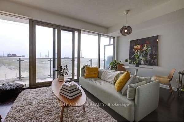 70 Distillery Lane, Unit 805 thumbnail 10