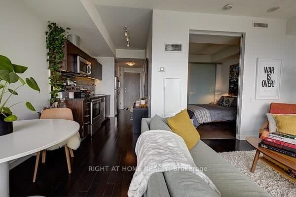 70 Distillery Lane, Unit 805 thumbnail 7