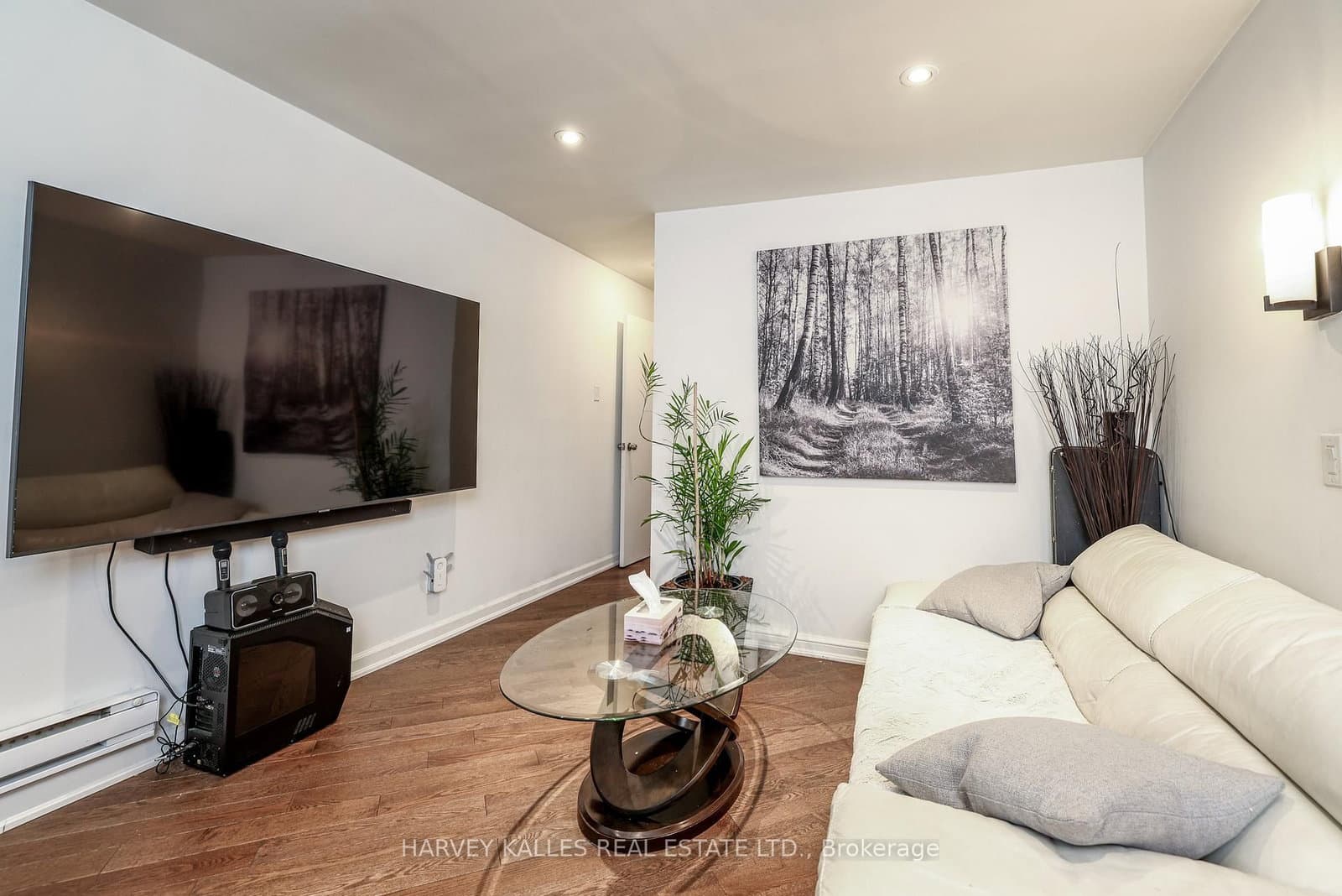 530 Richmond Street W thumbnail 10