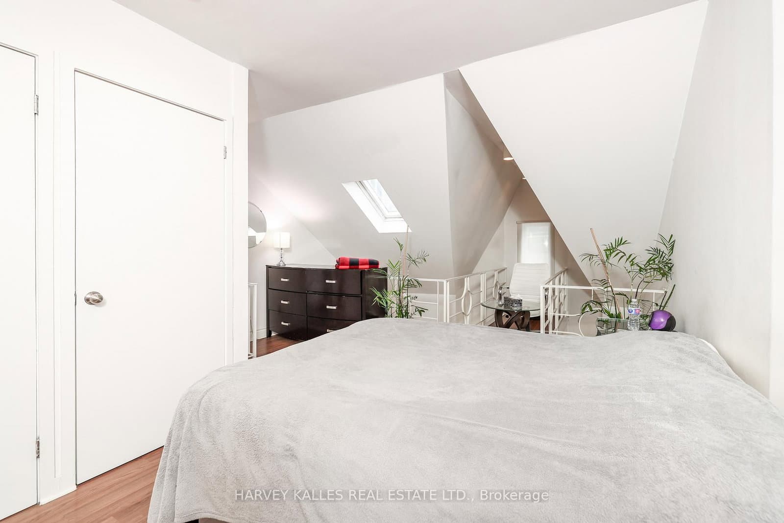 530 Richmond Street W thumbnail 12