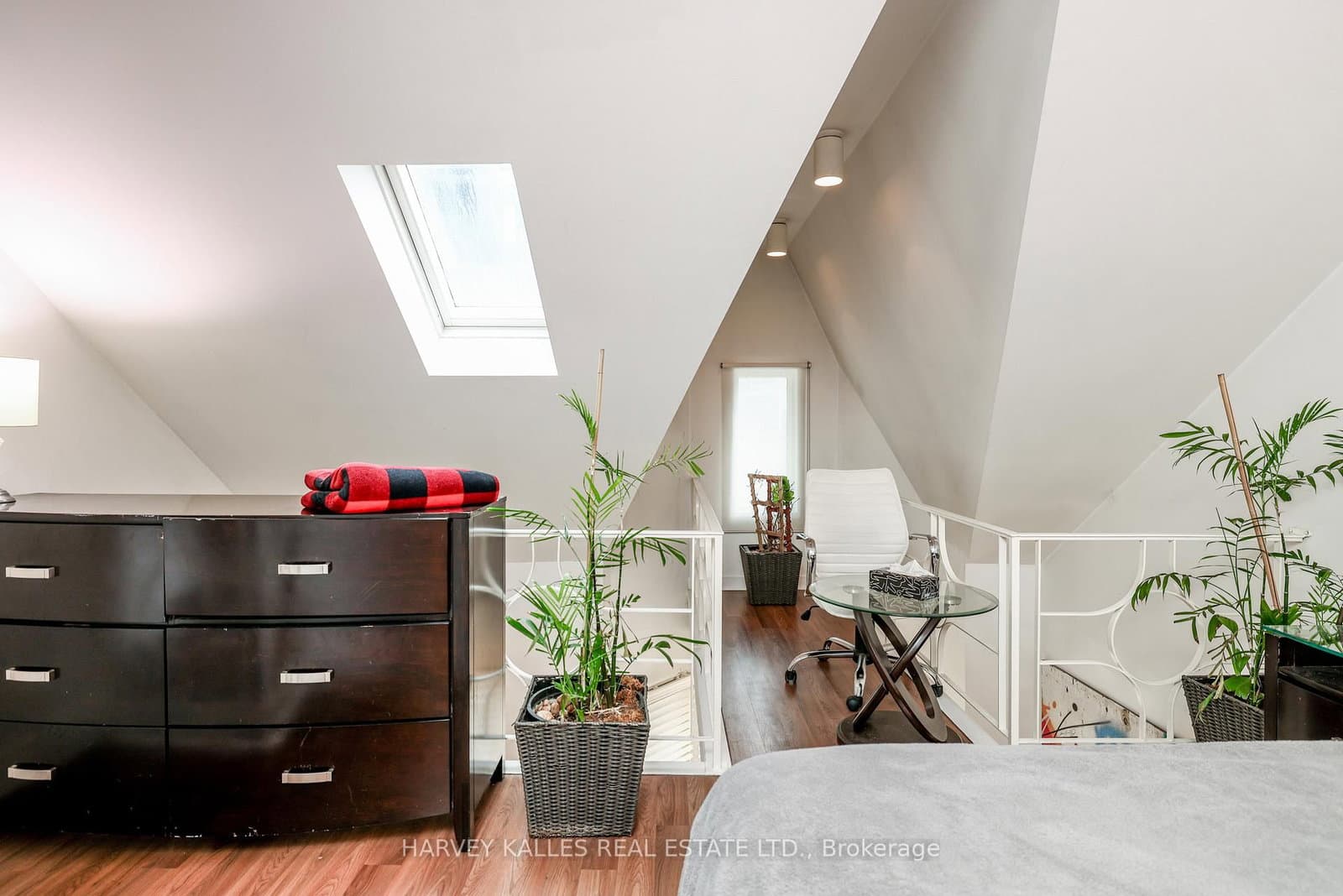 530 Richmond Street W thumbnail 13