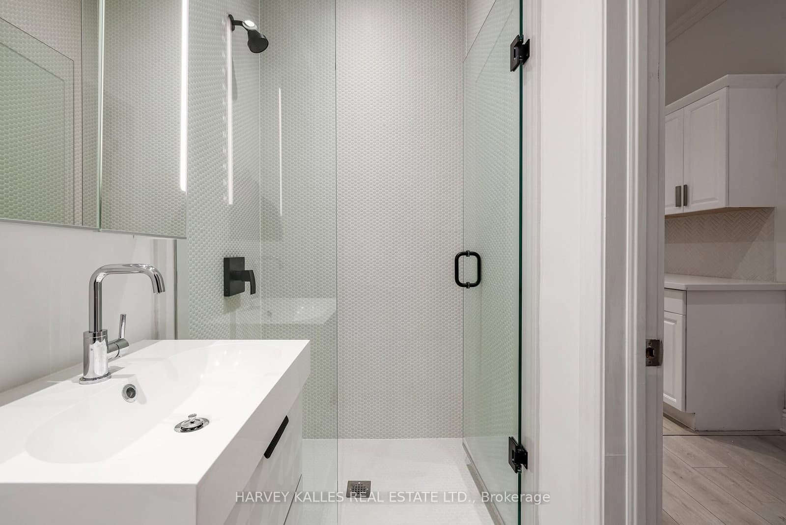530 Richmond Street W thumbnail 21