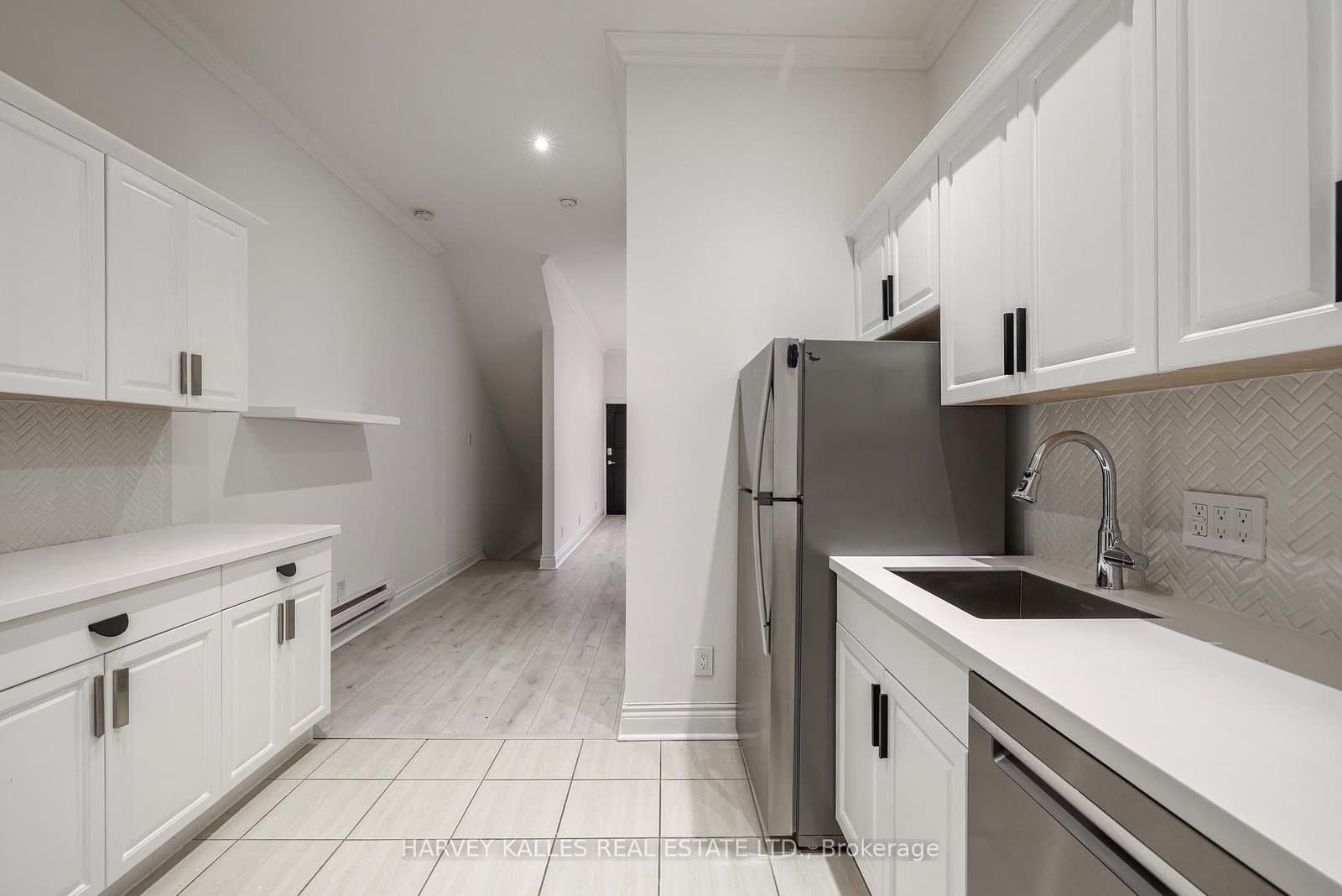 530 Richmond Street W thumbnail 23