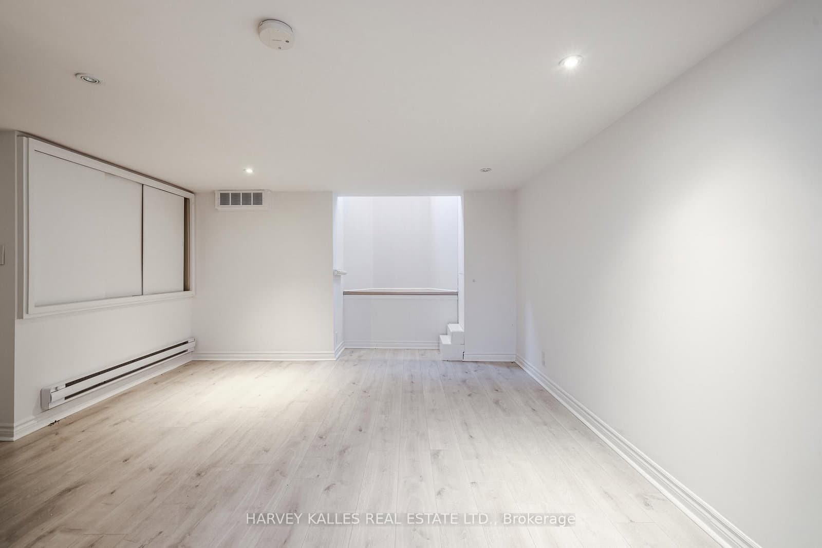 530 Richmond Street W thumbnail 29