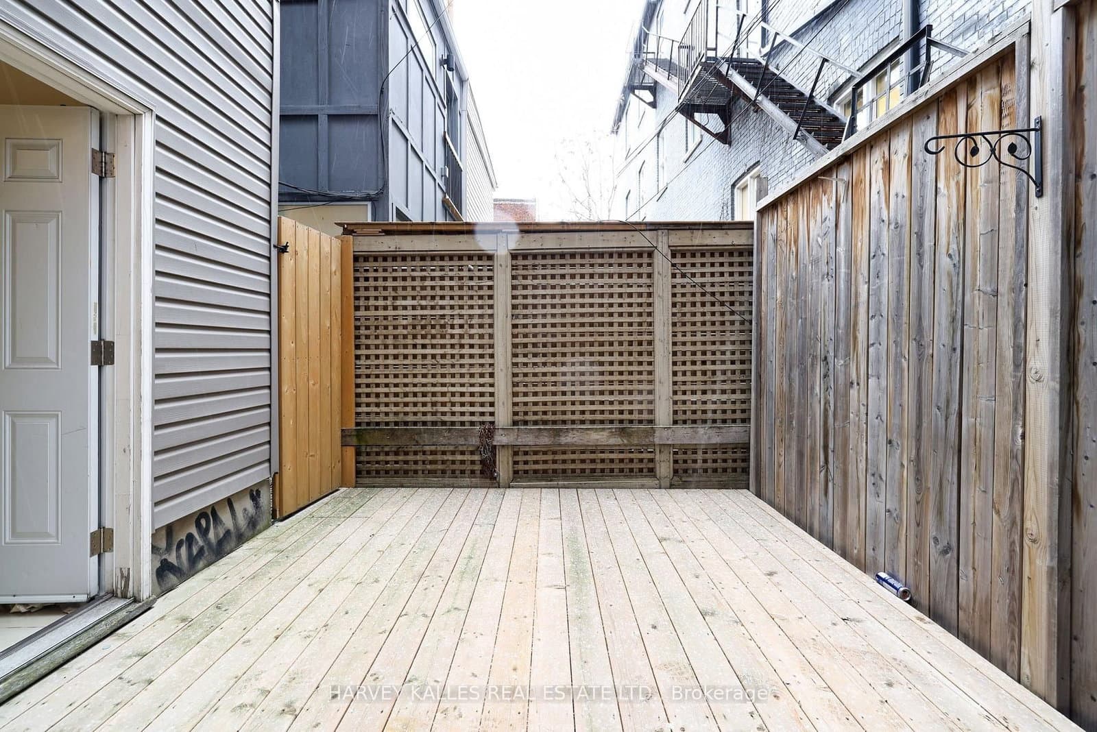 530 Richmond Street W thumbnail 32